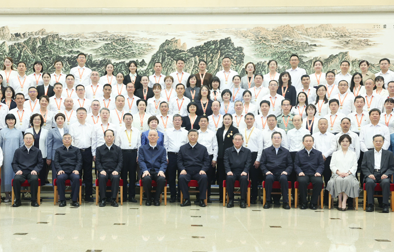 习近平在全国教育大会上强调:紧紧围绕立德树人根本任务(图5) 习近平在全国教育大会上强调:紧紧围绕立德树人根本任务(图5)